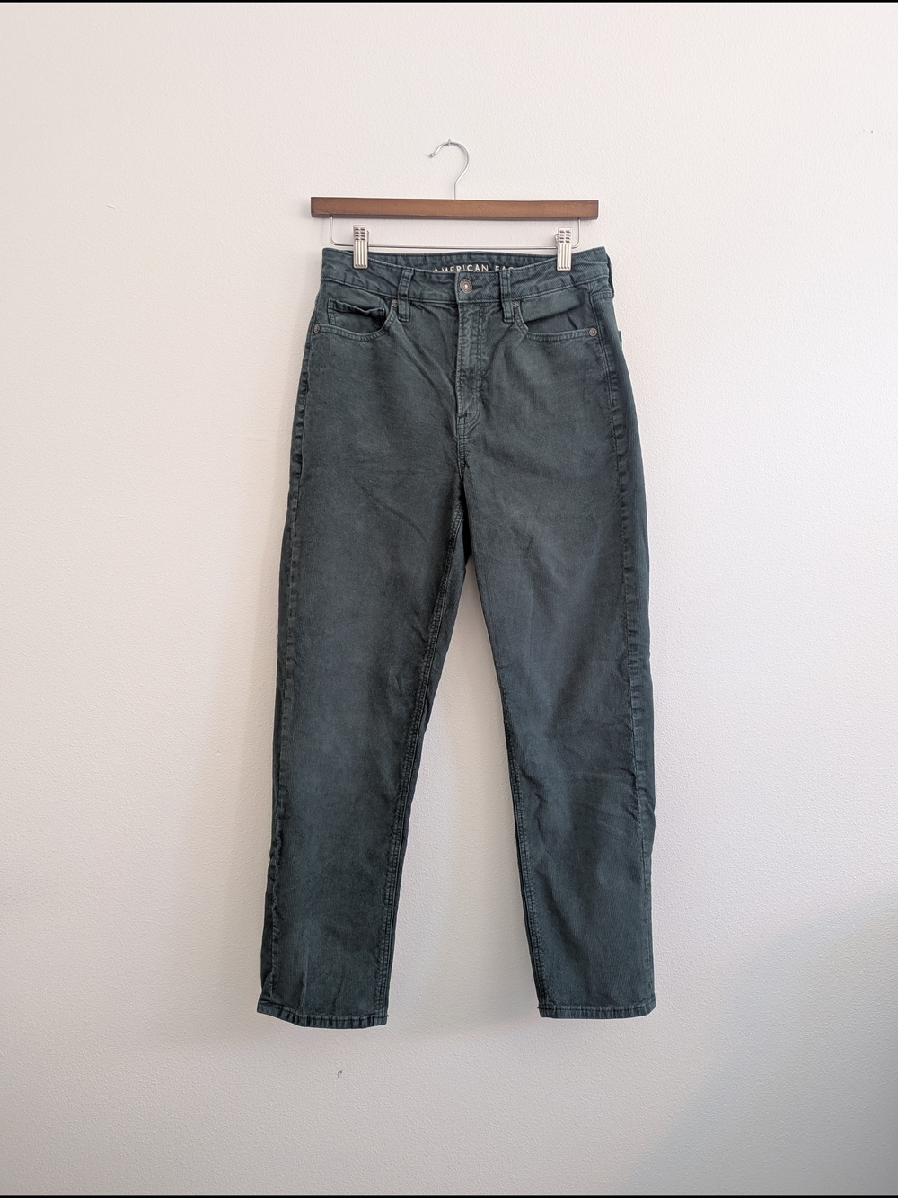 American Eagle High-Rise Mom Straight Jeans Corduroy Stretch Sage Green